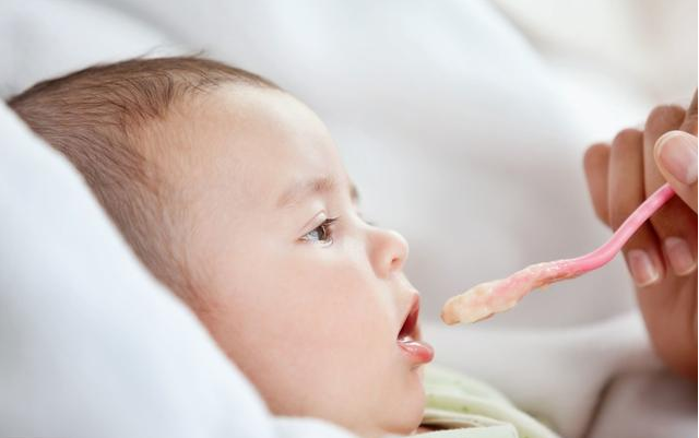 1岁宝宝辅食怎么安排 1岁宝宝饮食要注意什么