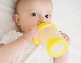 母乳和奶粉的区别  奶粉全是化学成分吗