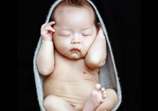 宝宝和妈妈一起睡有什么好处和坏处 妈妈和宝宝一起睡要注意什么