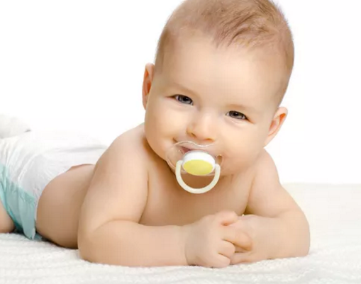 宝宝为什么喜欢咬指甲 宝宝喜欢咬指甲的原因